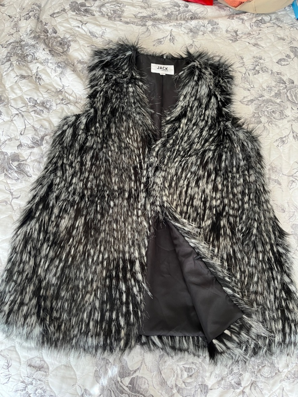 Jack by BB Dakota Black & White Faux Fur Vest